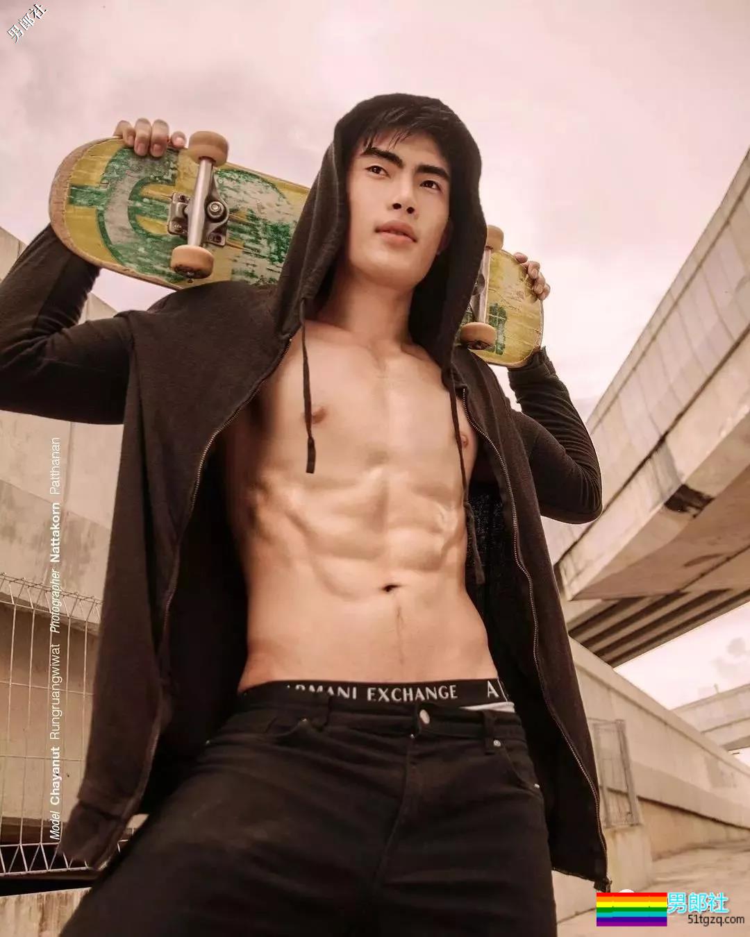 看点∣武汉大学极品校友，筋肉小哥的身材真的太sexxxxy了！你可以吗？ - 51虹马