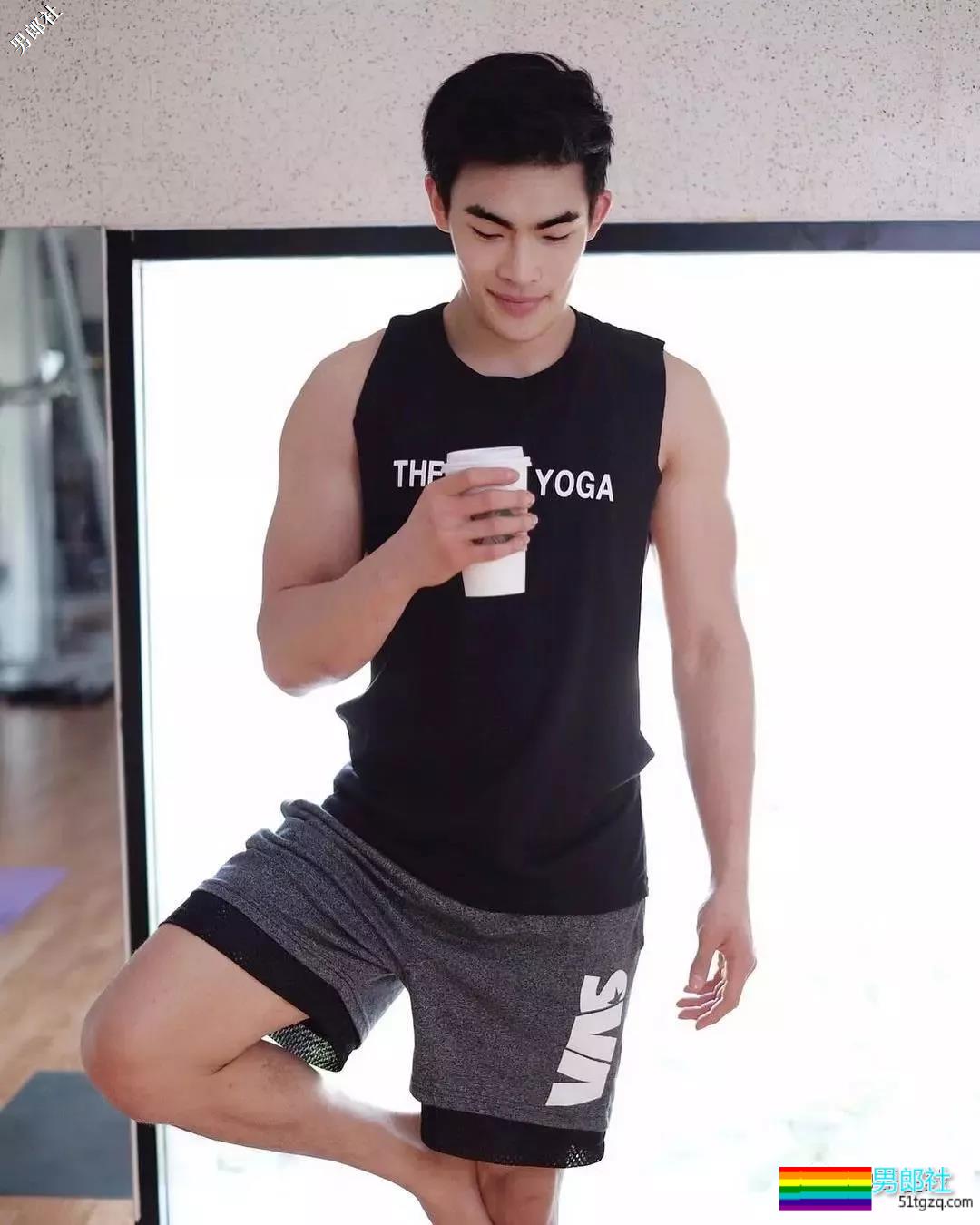 看点∣武汉大学极品校友，筋肉小哥的身材真的太sexxxxy了！你可以吗？ - 51虹马