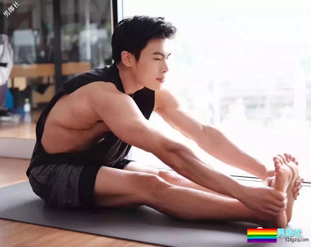 看点∣武汉大学极品校友，筋肉小哥的身材真的太sexxxxy了！你可以吗？ - 51虹马