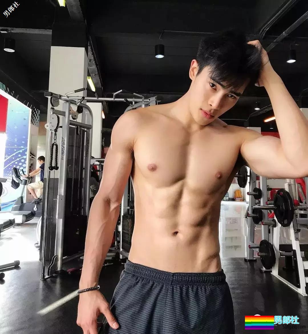 看点∣武汉大学极品校友，筋肉小哥的身材真的太sexxxxy了！你可以吗？ - 51虹马