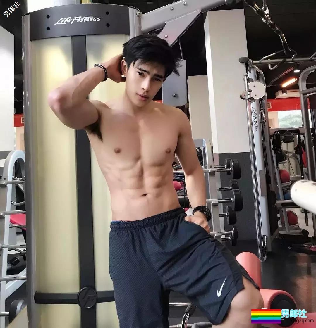 看点∣武汉大学极品校友，筋肉小哥的身材真的太sexxxxy了！你可以吗？ - 51虹马