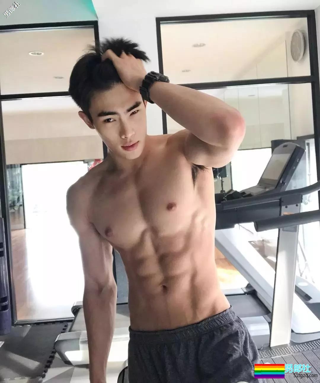 看点∣武汉大学极品校友，筋肉小哥的身材真的太sexxxxy了！你可以吗？ - 51虹马