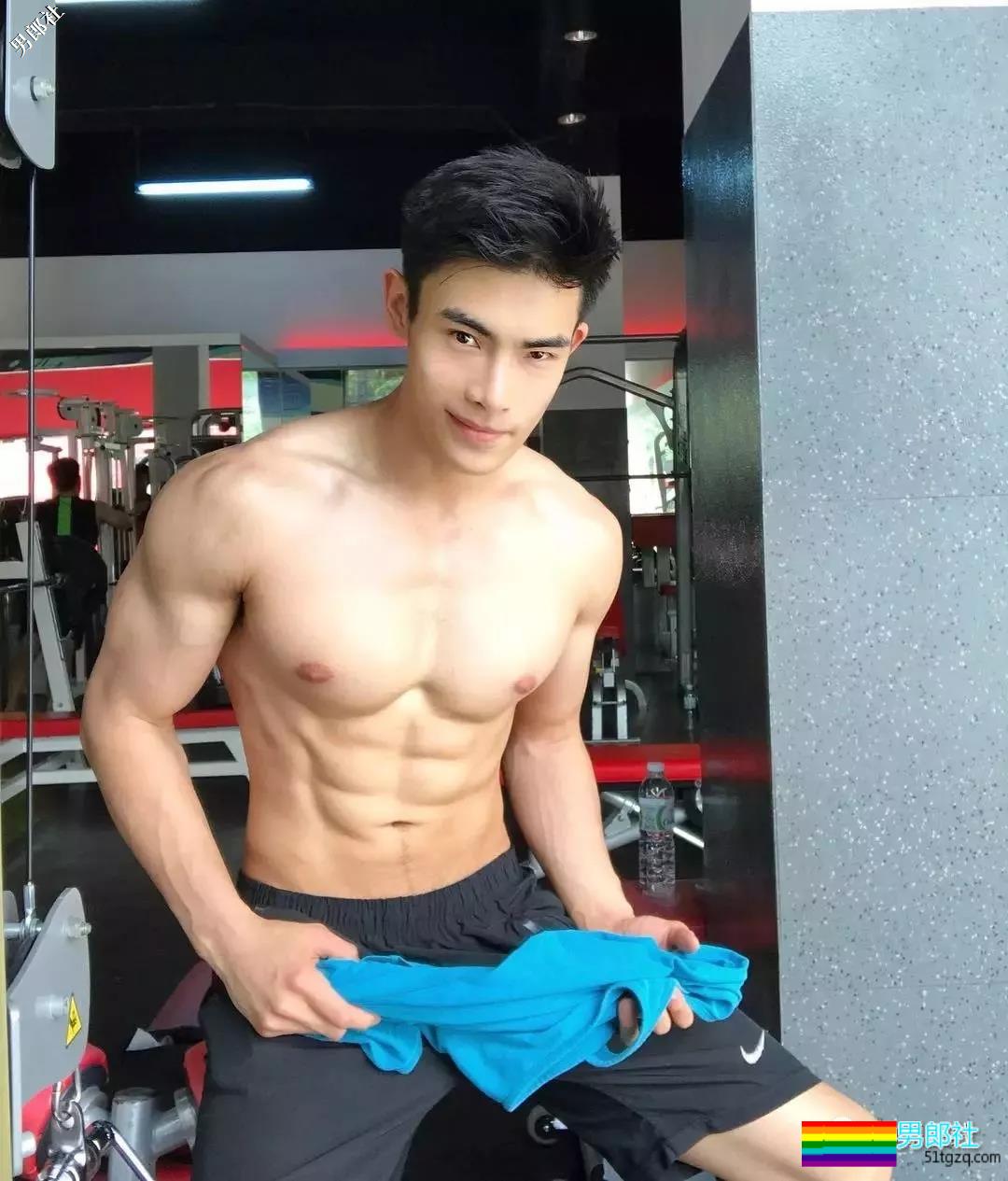 看点∣武汉大学极品校友，筋肉小哥的身材真的太sexxxxy了！你可以吗？ - 51虹马