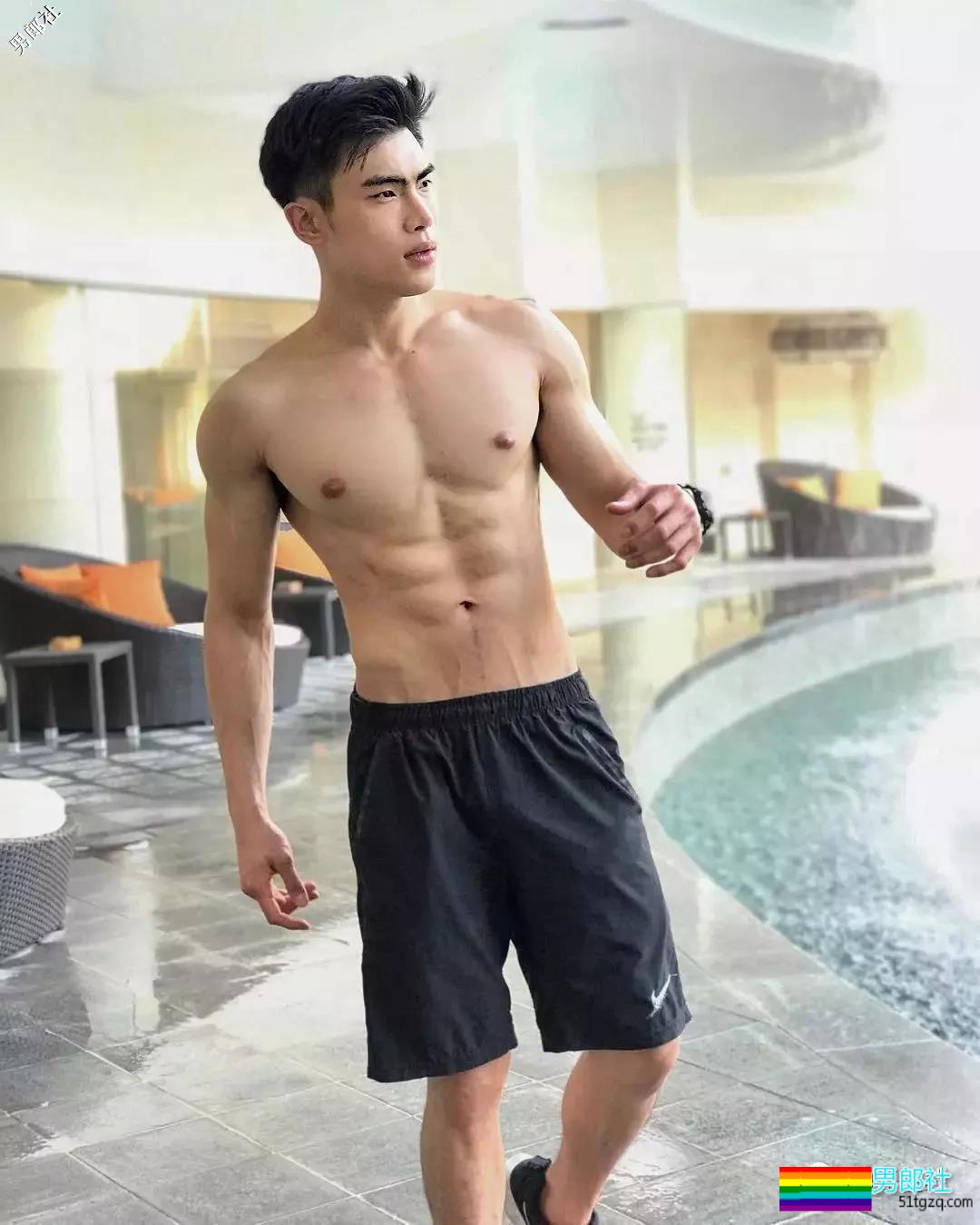 看点∣武汉大学极品校友，筋肉小哥的身材真的太sexxxxy了！你可以吗？ - 51虹马