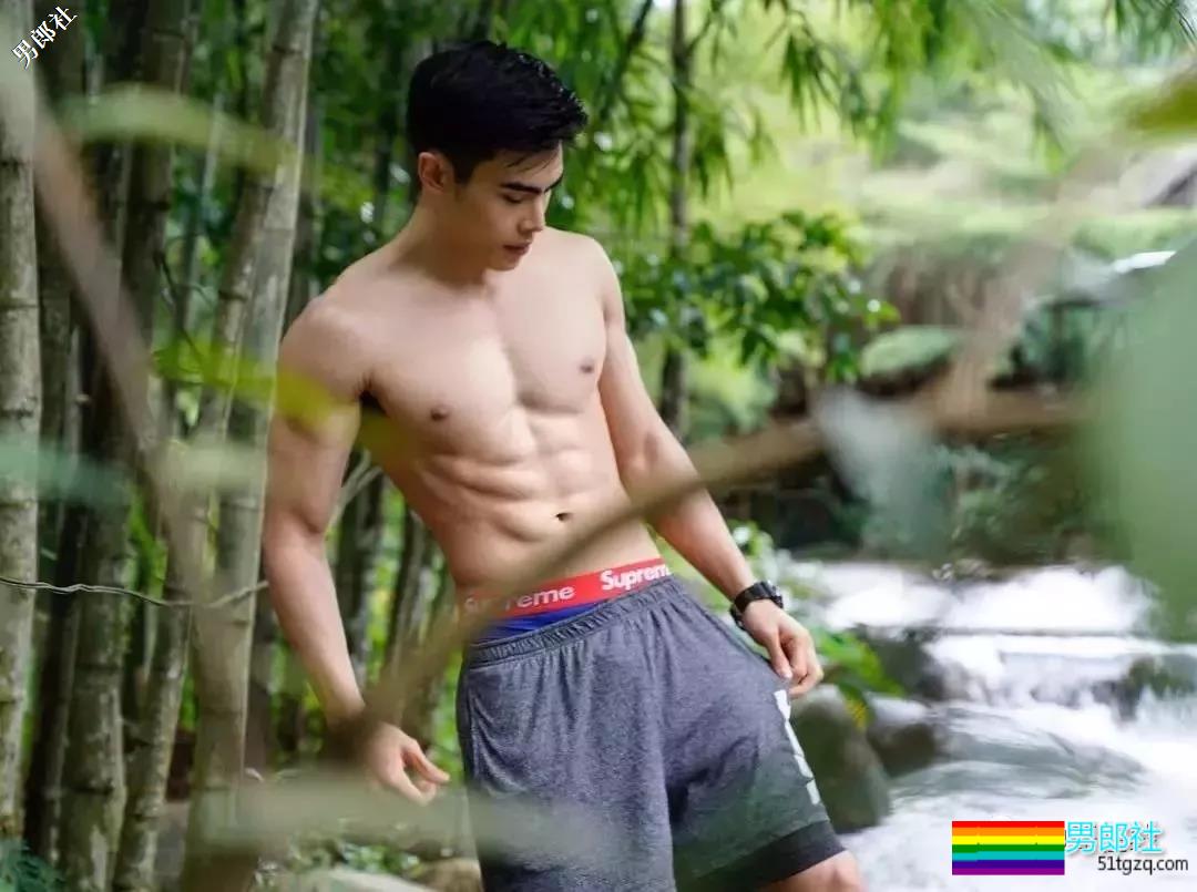 看点∣武汉大学极品校友，筋肉小哥的身材真的太sexxxxy了！你可以吗？ - 51虹马