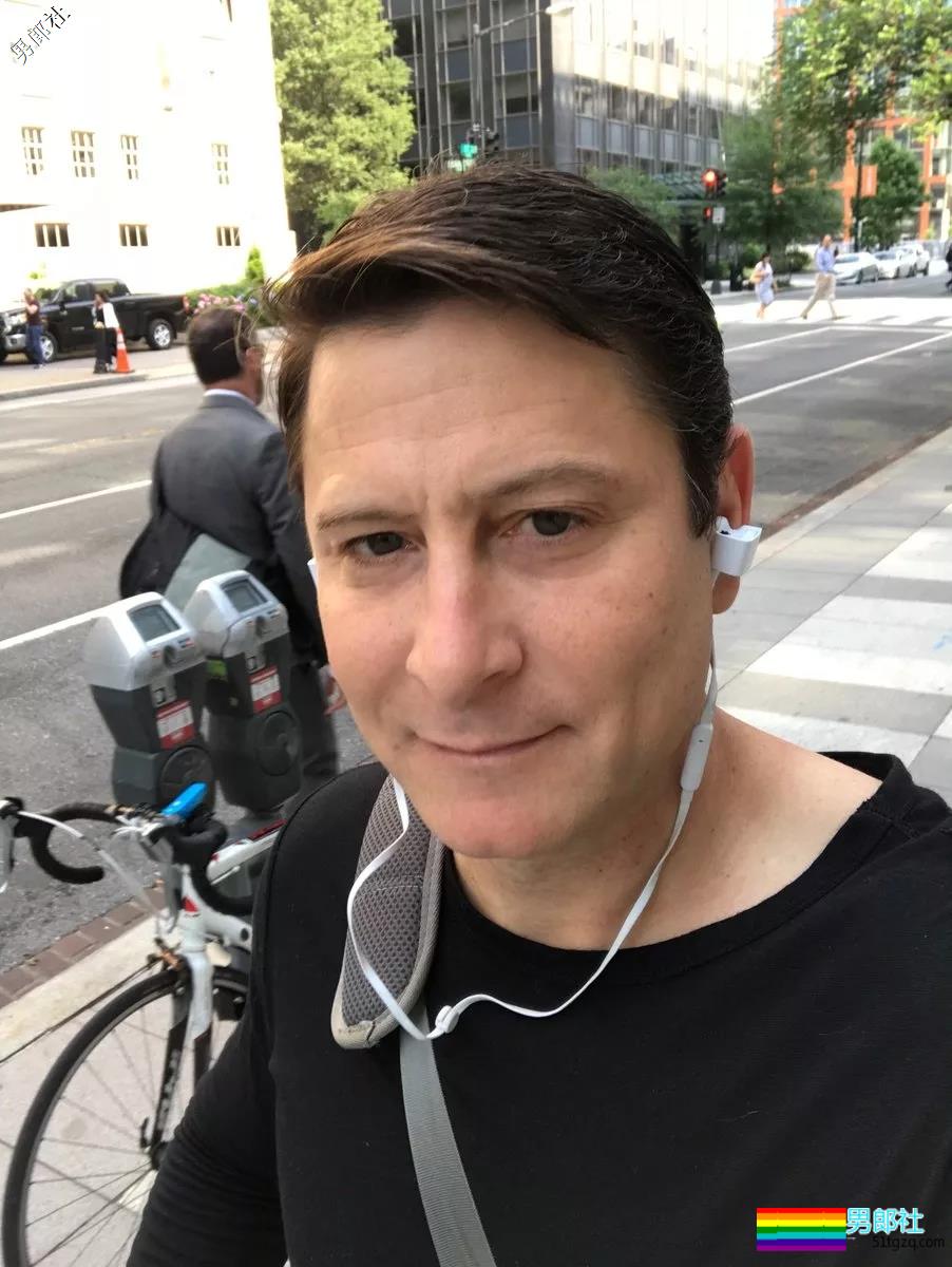 号称能“治好”gay的医生，私下“同性”交友，脸呢？ - 51虹马