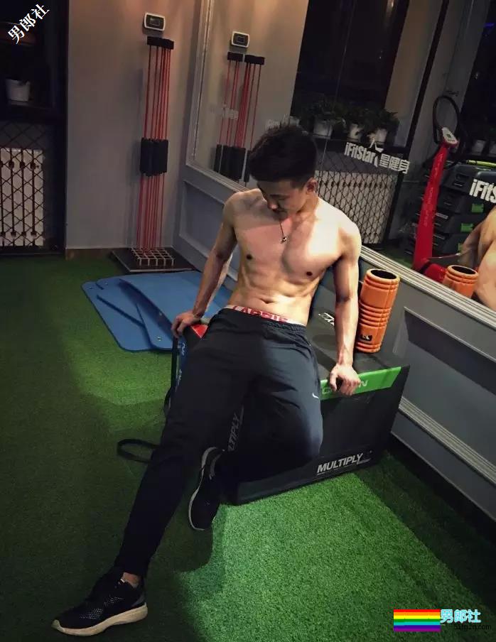 星健身又来新人私教！浴室照狂撩粉不如期待后续爆料！ - 51虹马