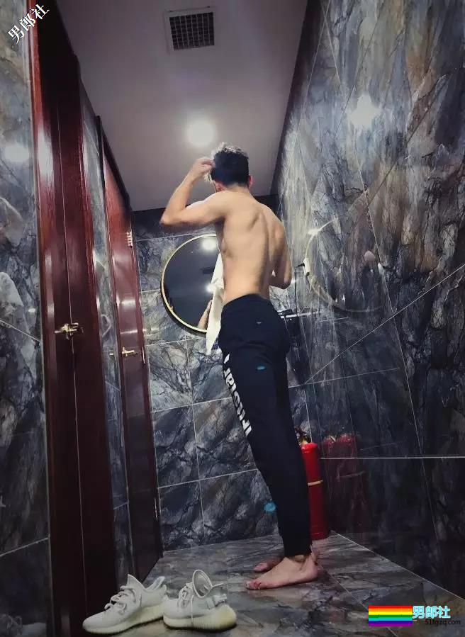 星健身又来新人私教！浴室照狂撩粉不如期待后续爆料！ - 51虹马