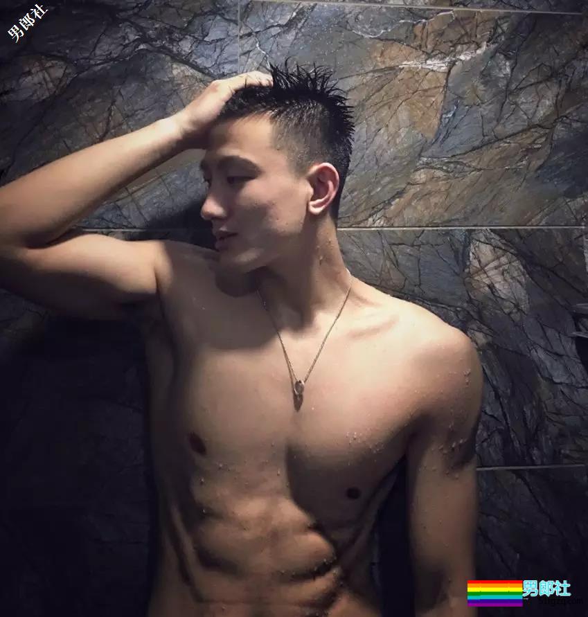 星健身又来新人私教！浴室照狂撩粉不如期待后续爆料！ - 51虹马