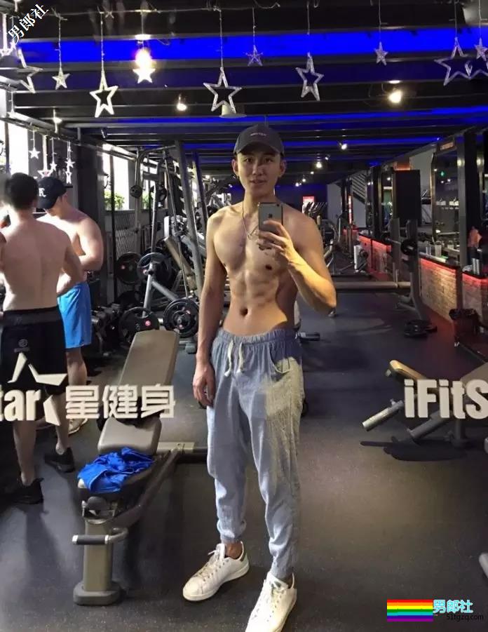 星健身又来新人私教！浴室照狂撩粉不如期待后续爆料！ - 51虹马