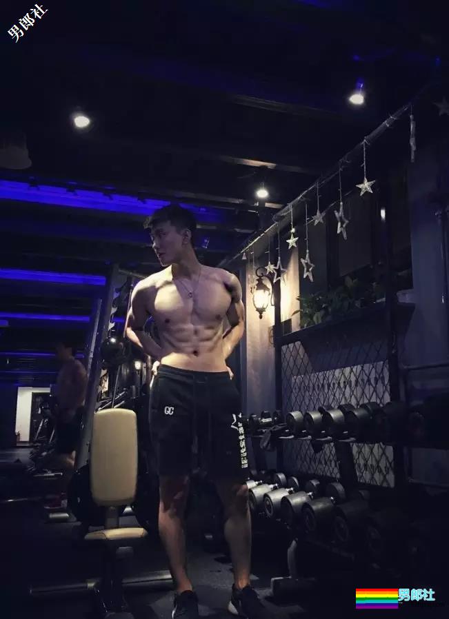 星健身又来新人私教！浴室照狂撩粉不如期待后续爆料！ - 51虹马