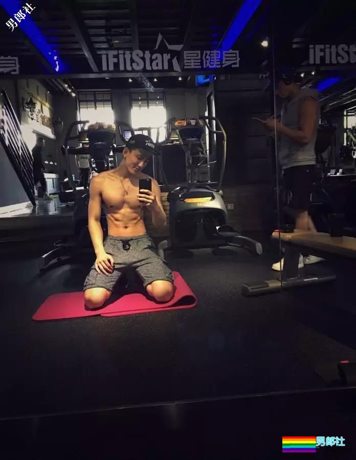 星健身又来新人私教！浴室照狂撩粉不如期待后续爆料！ - 51虹马