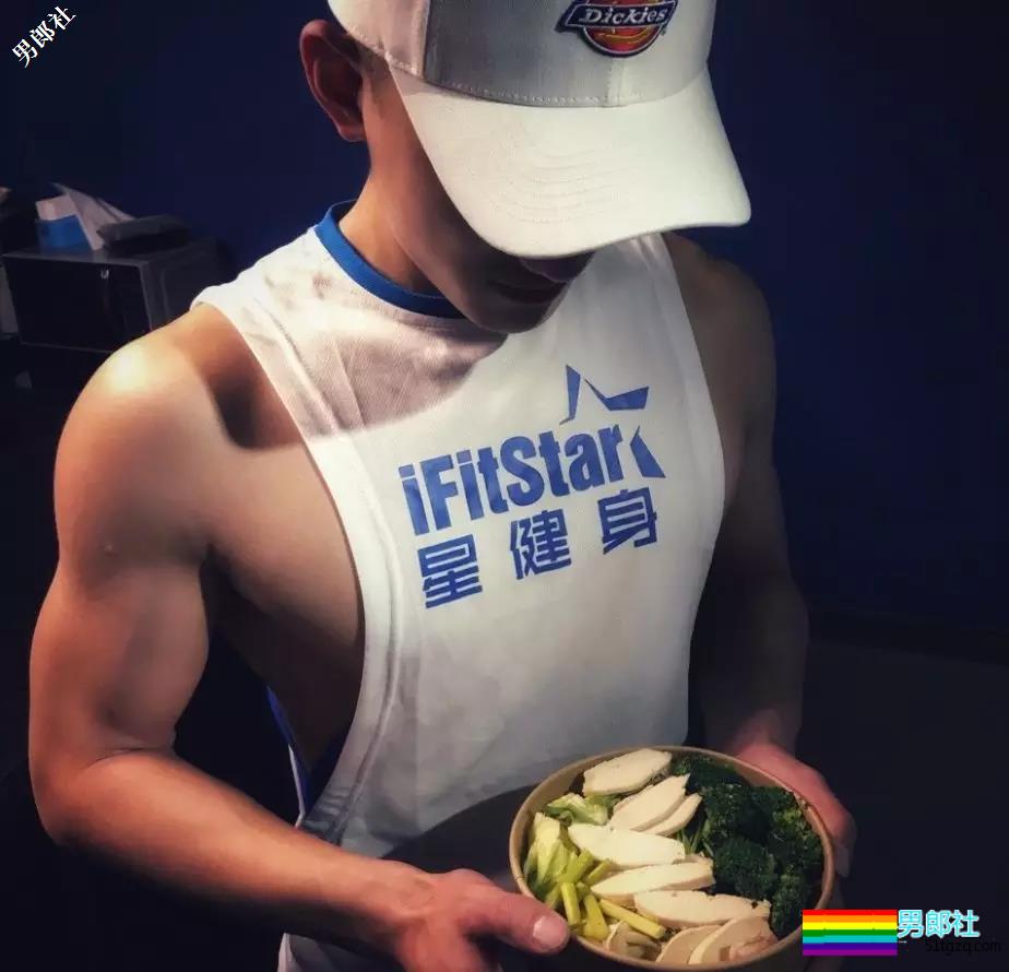 星健身又来新人私教！浴室照狂撩粉不如期待后续爆料！ - 51虹马