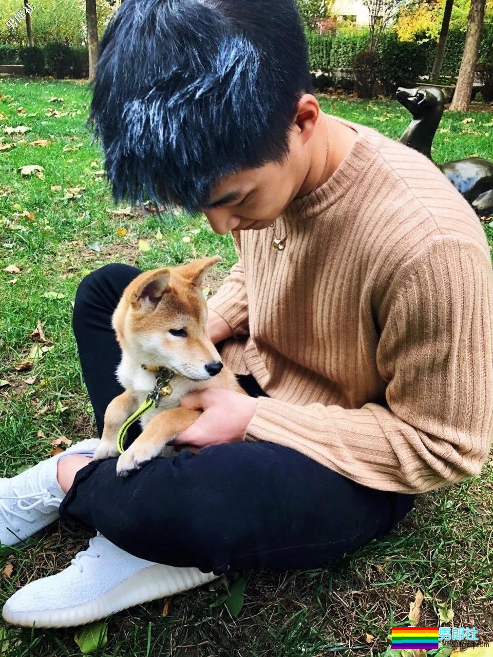 体院小狼狗校草秀精悍腱子肉,少年感荷尔蒙彻底俘虏了我! - 51虹马 体院小狼狗校草秀精悍腱子肉,少年感荷尔蒙彻底俘虏了我! - 51虹马