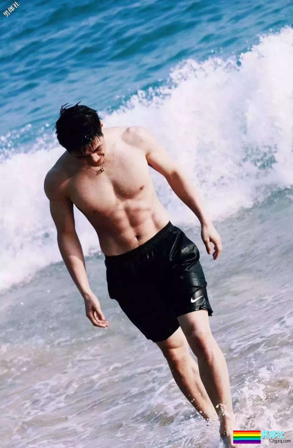 体院小狼狗校草秀精悍腱子肉,少年感荷尔蒙彻底俘虏了我! - 51虹马 体院小狼狗校草秀精悍腱子肉,少年感荷尔蒙彻底俘虏了我! - 51虹马