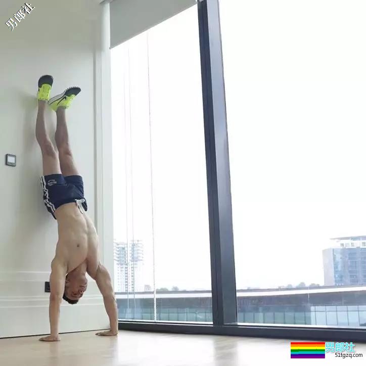 阴阳师男模被扒皮，喜好攀岩倒立，裆部贼抢眼！ - 51虹马