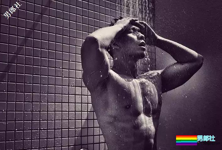 阴阳师男模被扒皮，喜好攀岩倒立，裆部贼抢眼！ - 51虹马