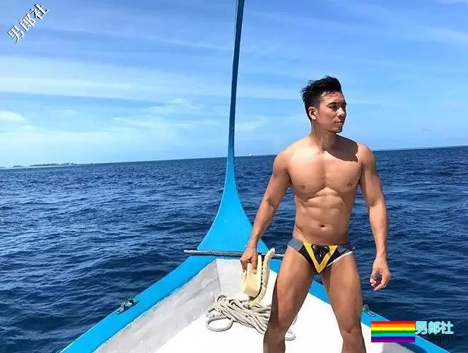 阴阳师男模被扒皮，喜好攀岩倒立，裆部贼抢眼！ - 51虹马