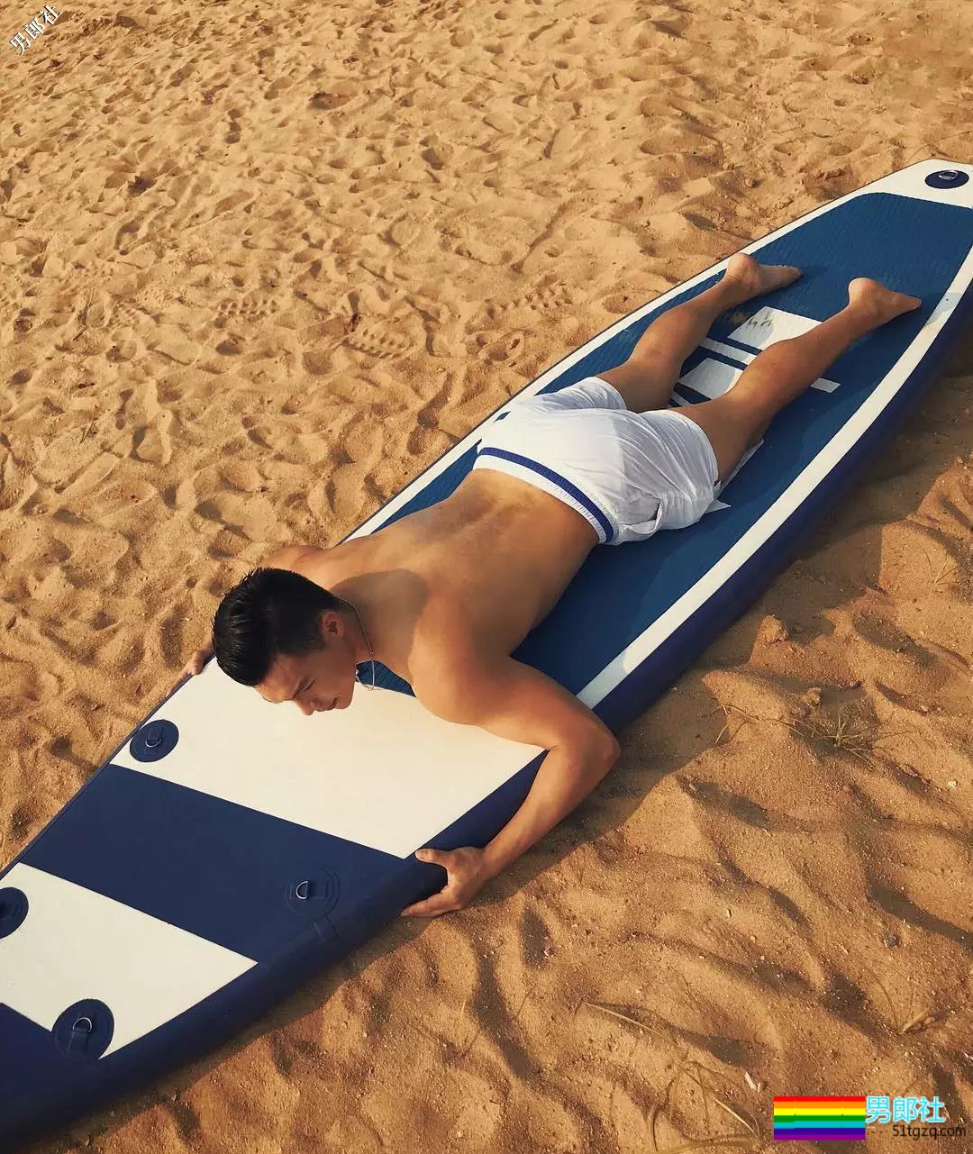 被疯狂盗图的翘臀小哥，INS竟有超多私家好料！ - 51虹马