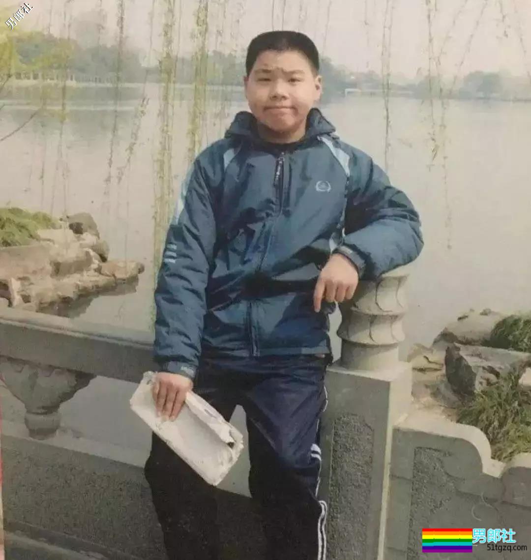 被疯狂盗图的翘臀小哥，INS竟有超多私家好料！ - 51虹马