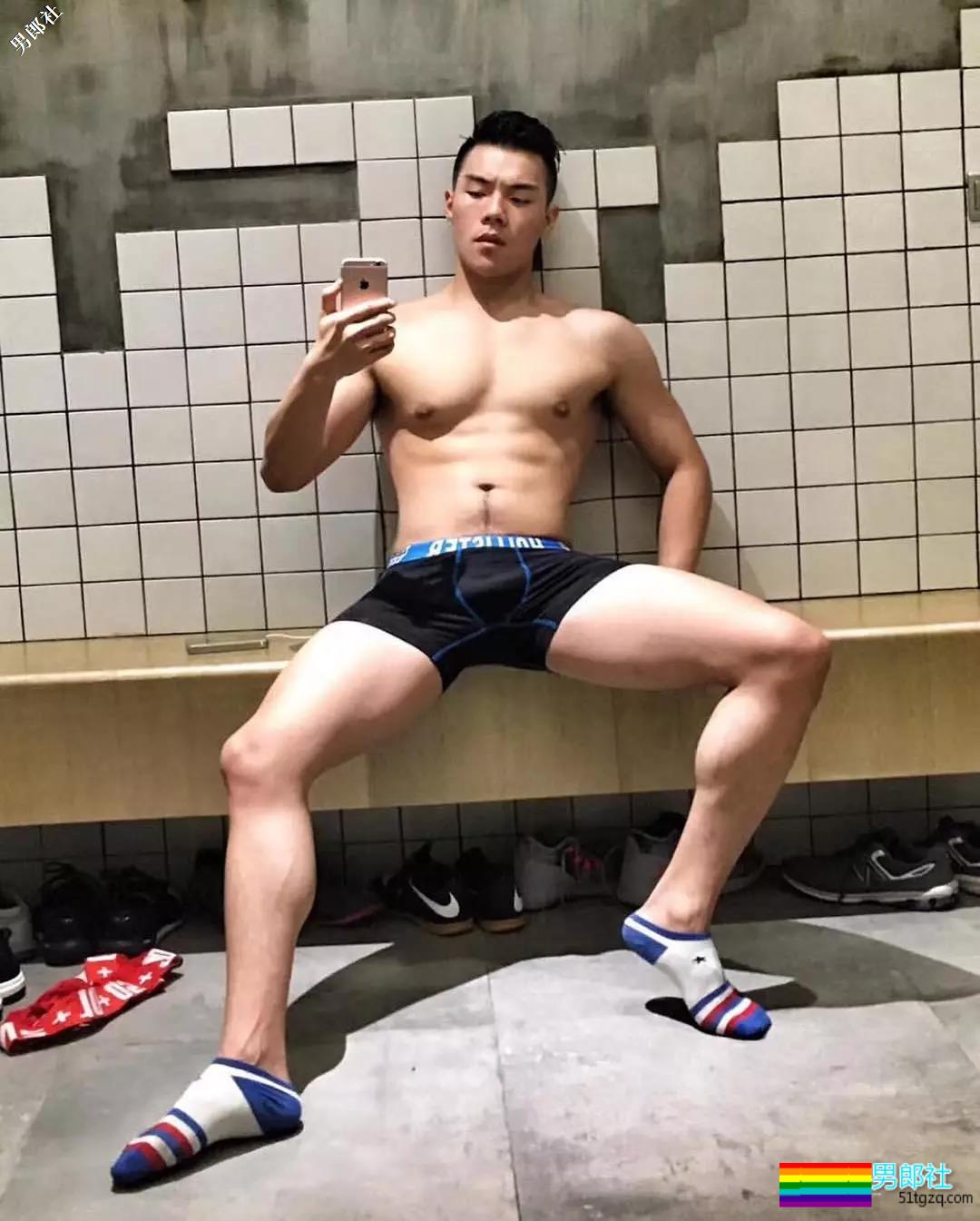 被疯狂盗图的翘臀小哥，INS竟有超多私家好料！ - 51虹马