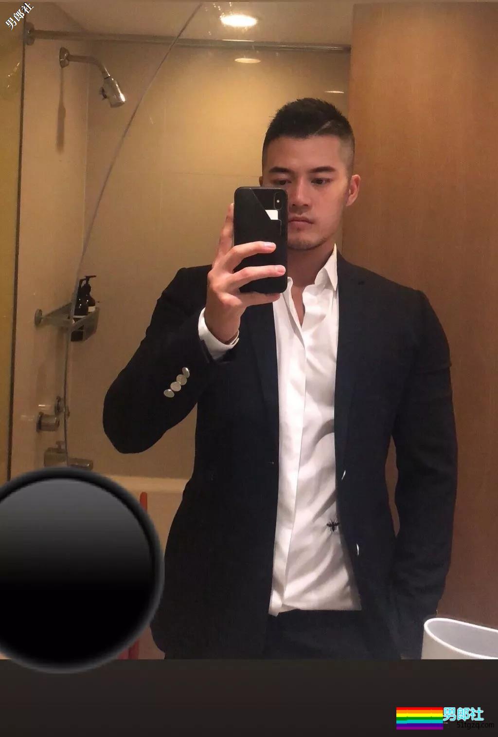 90后新晋同志名媛放得开！更衣室与基友抓胸！-51虹马