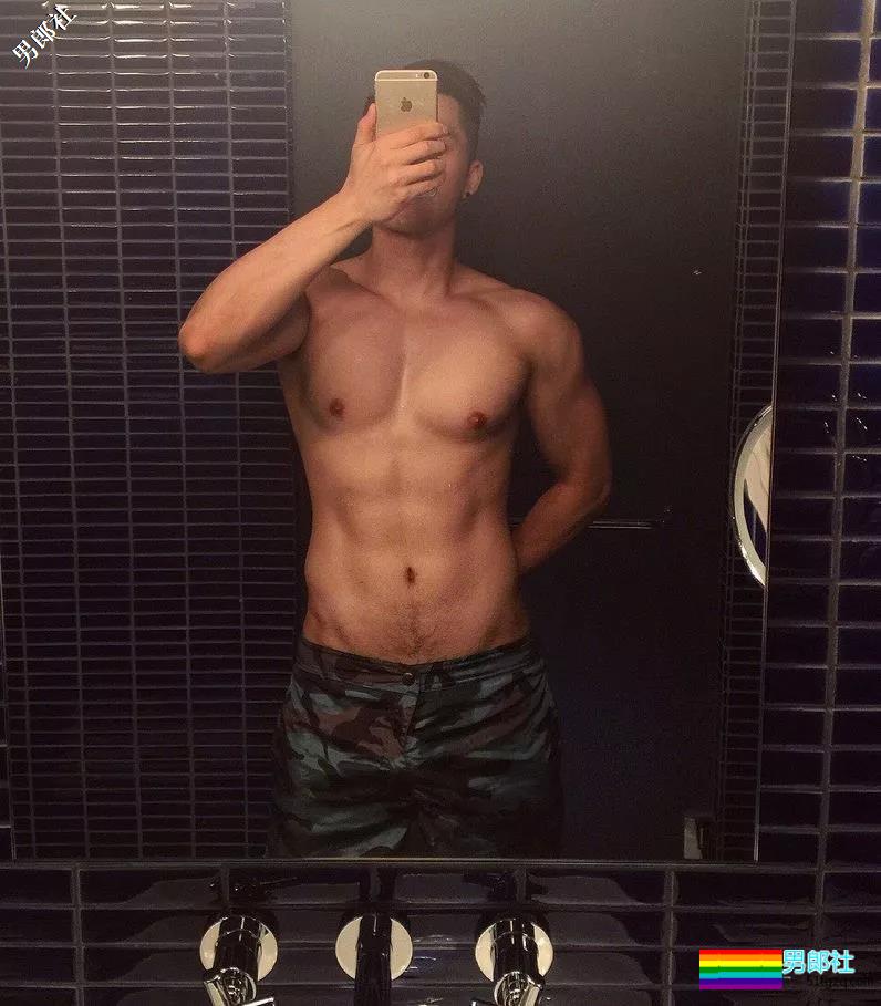 90后新晋同志名媛放得开！更衣室与基友抓胸！ - 51虹马