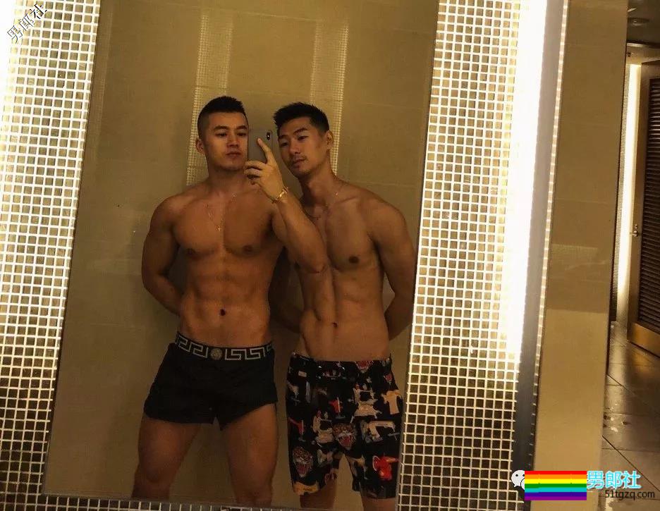 90后新晋同志名媛放得开！更衣室与基友抓胸！ - 51虹马