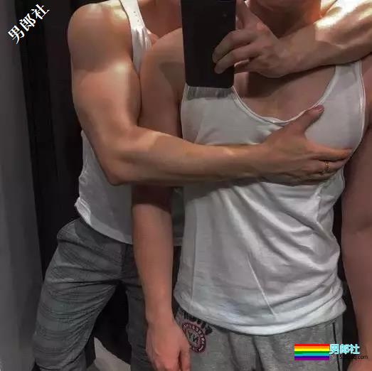 90后新晋同志名媛放得开！更衣室与基友抓胸！ - 51虹马