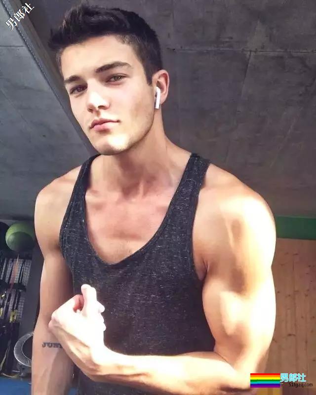 帅气男模胸器与胸毛极致来袭！ - 51虹马