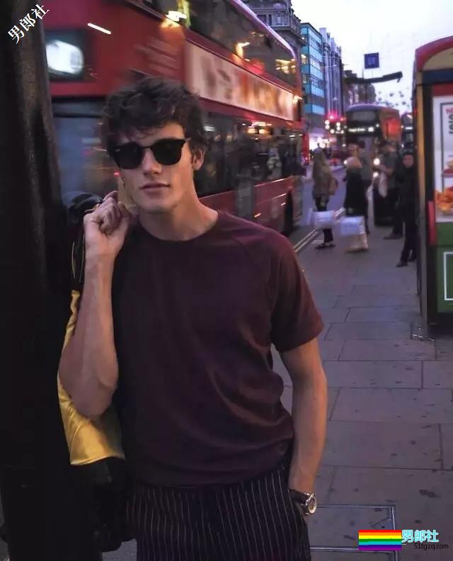 帅气男模胸器与胸毛极致来袭！ - 51虹马