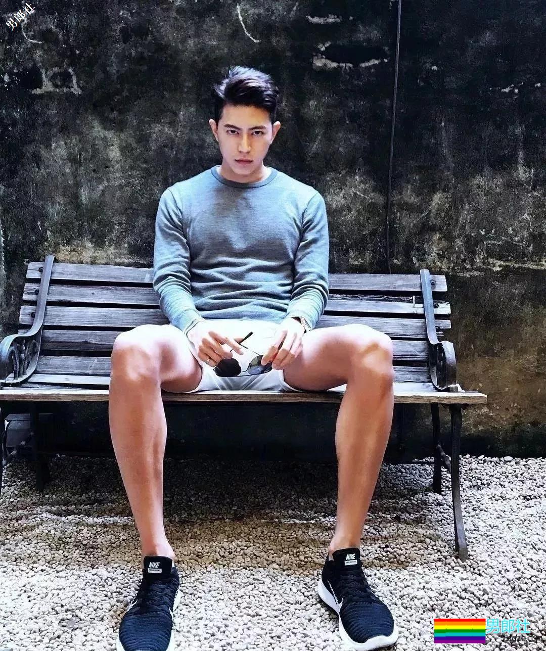 天菜男模浴照勾人，被摄影师疯狂邀约 - 51虹马