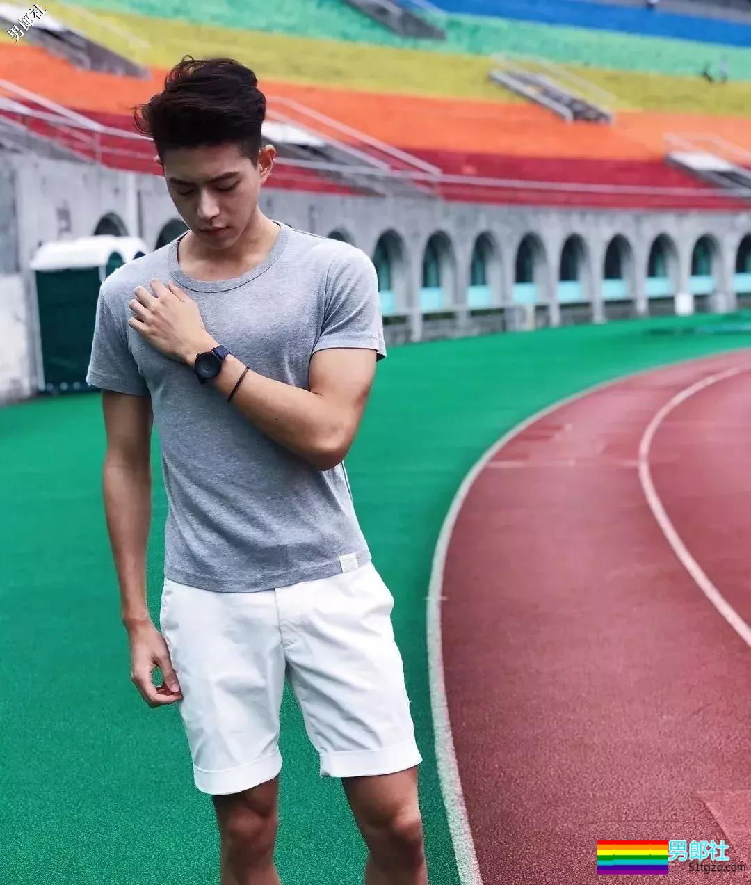 天菜男模浴照勾人，被摄影师疯狂邀约 - 51虹马