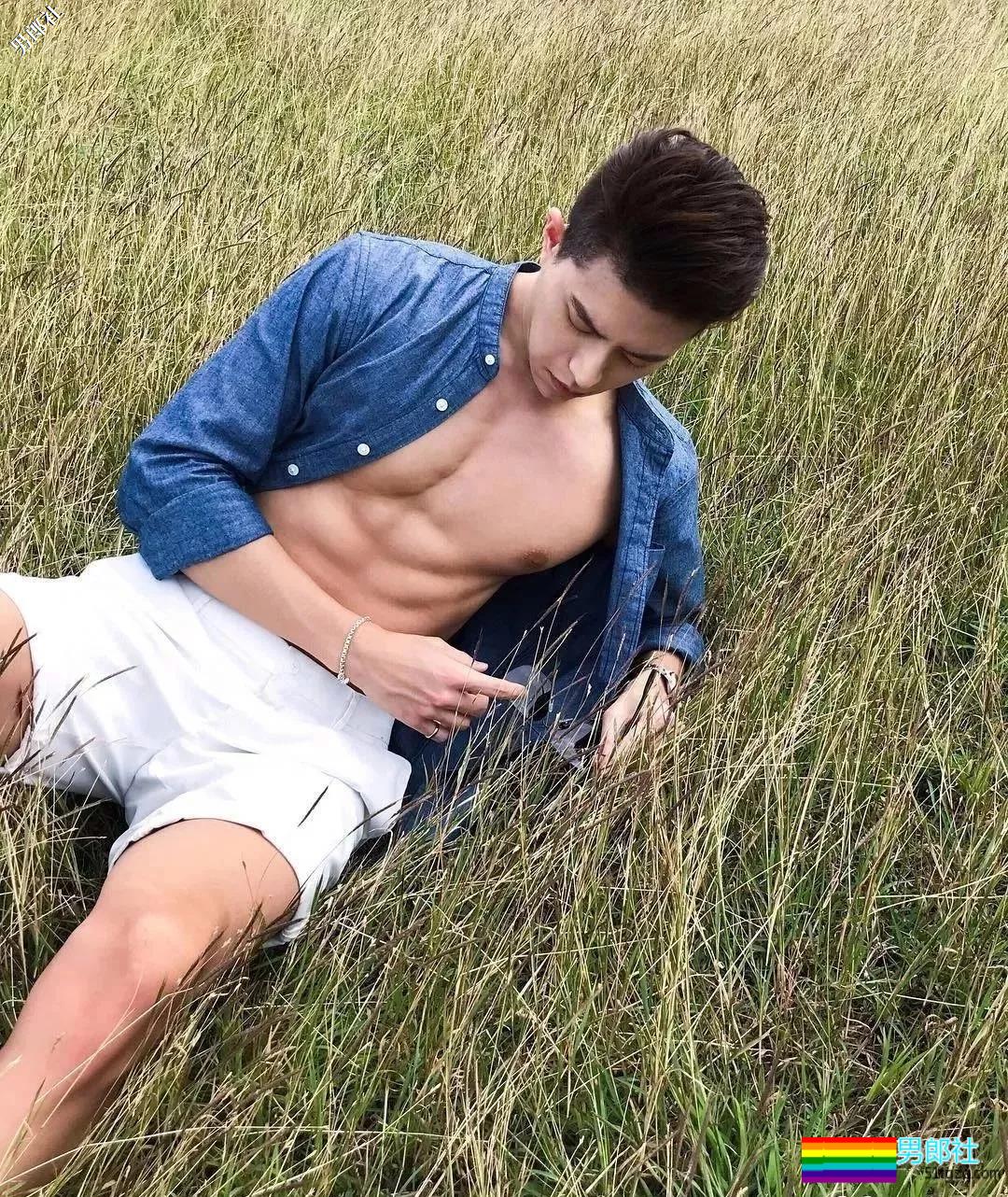 天菜男模浴照勾人，被摄影师疯狂邀约 - 51虹马