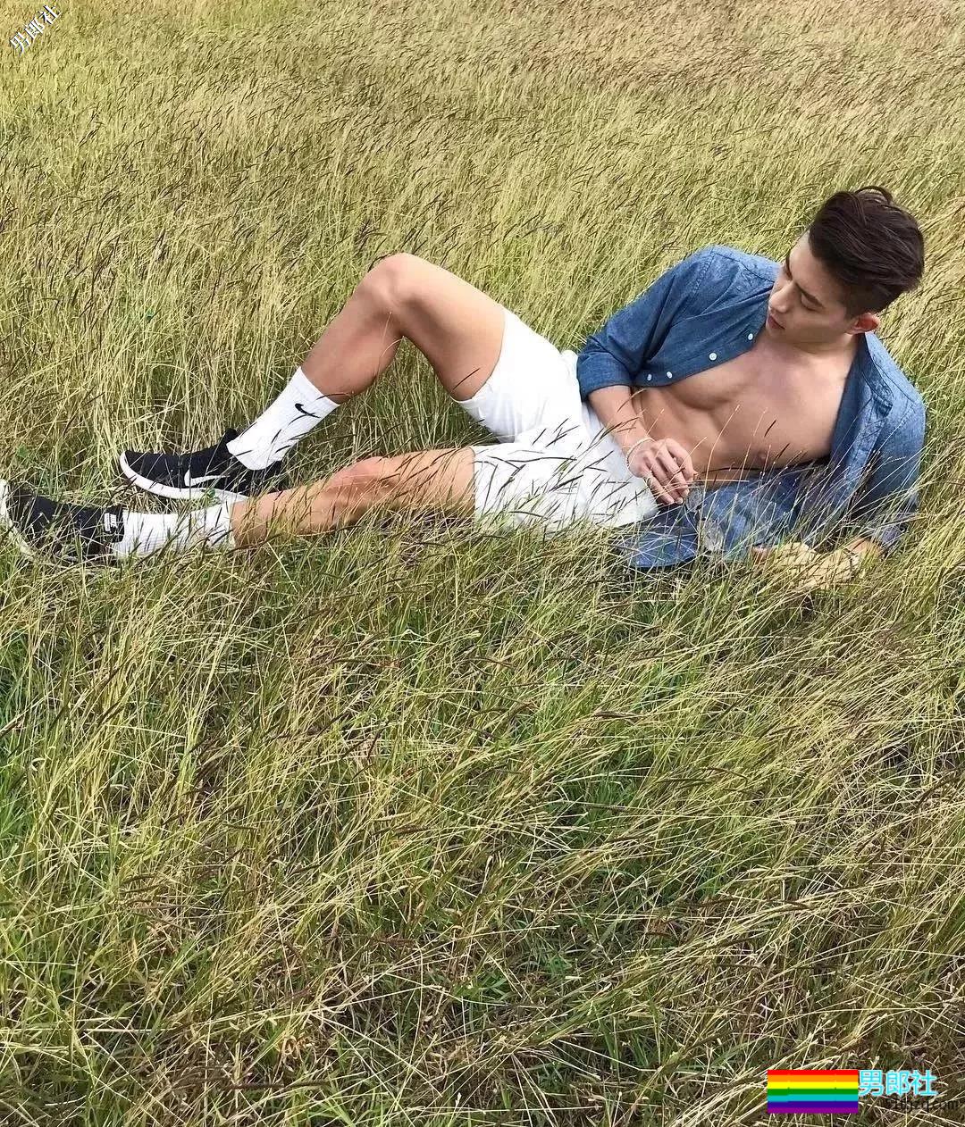 天菜男模浴照勾人，被摄影师疯狂邀约 - 51虹马