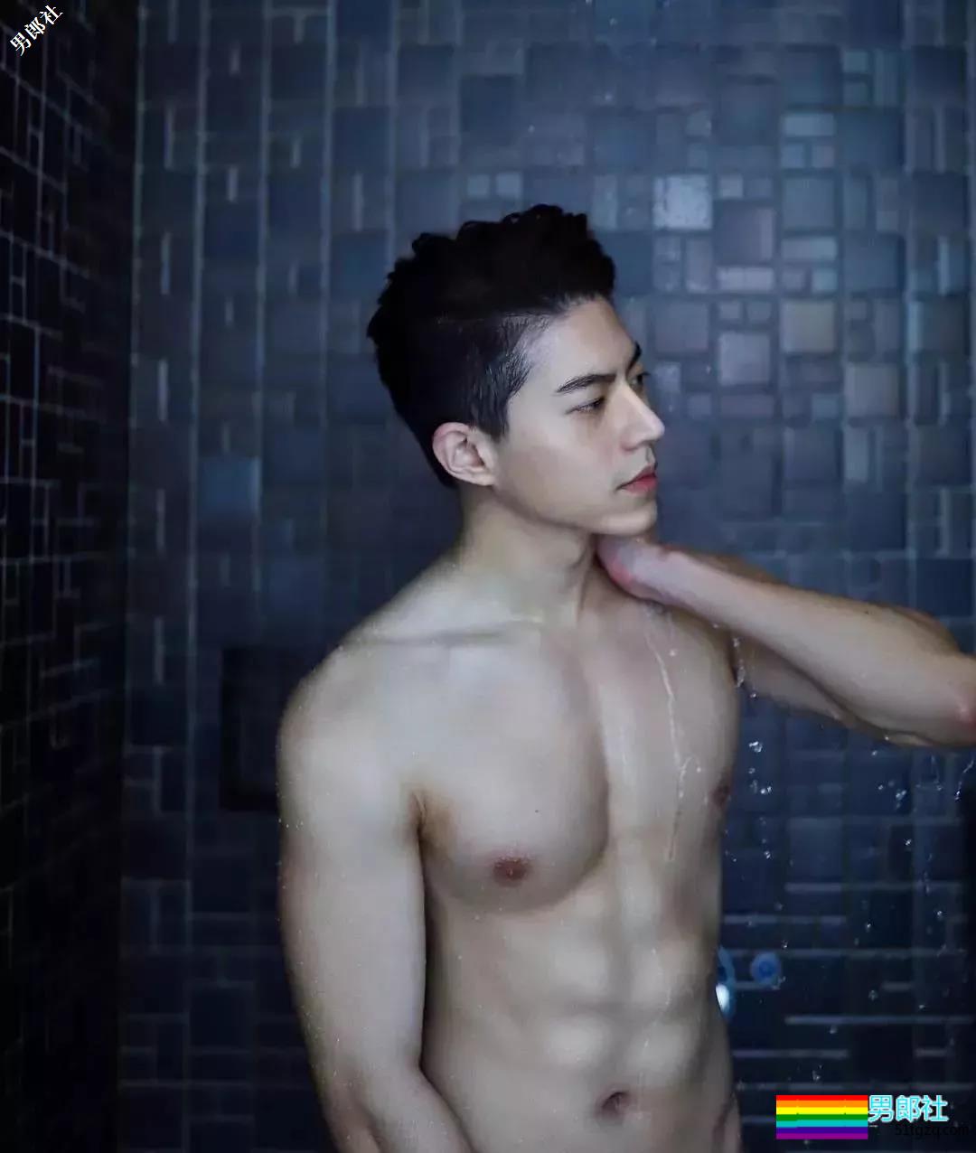 天菜男模浴照勾人，被摄影师疯狂邀约 - 51虹马