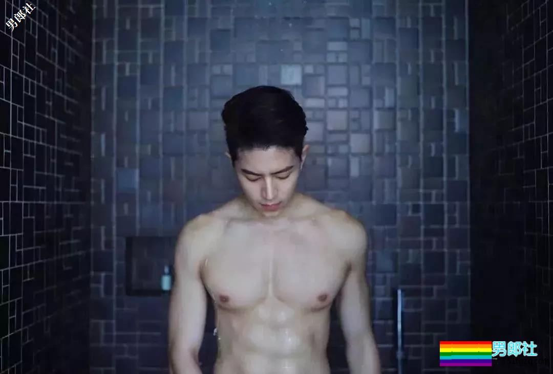 天菜男模浴照勾人，被摄影师疯狂邀约 - 51虹马