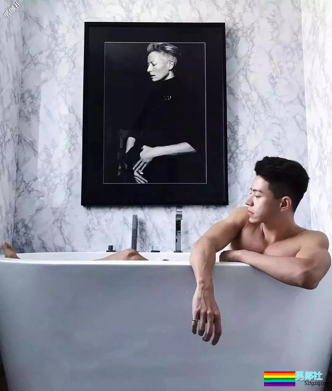 天菜男模浴照勾人，被摄影师疯狂邀约 - 51虹马