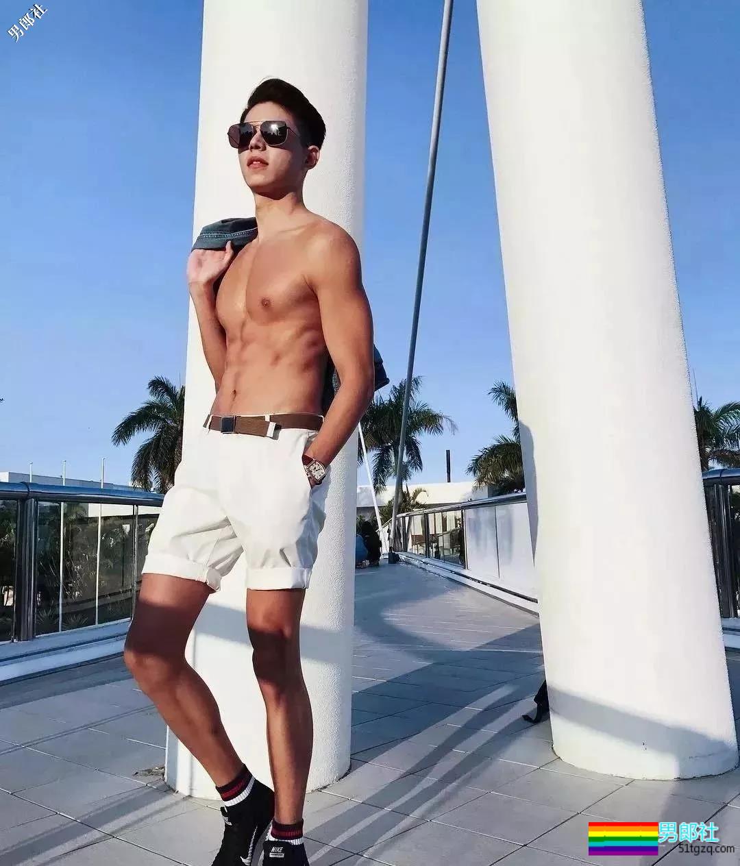 天菜男模浴照勾人，被摄影师疯狂邀约 - 51虹马