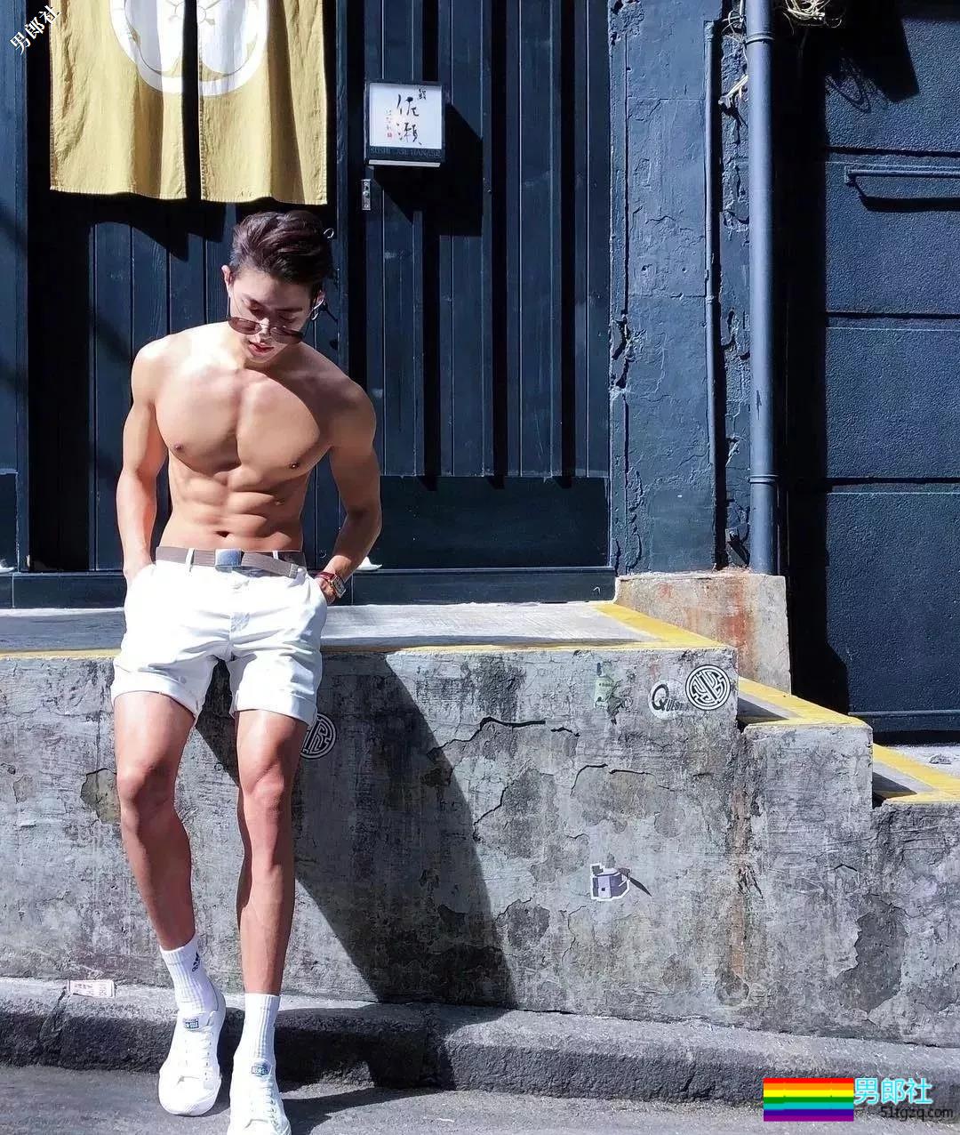 天菜男模浴照勾人，被摄影师疯狂邀约 - 51虹马