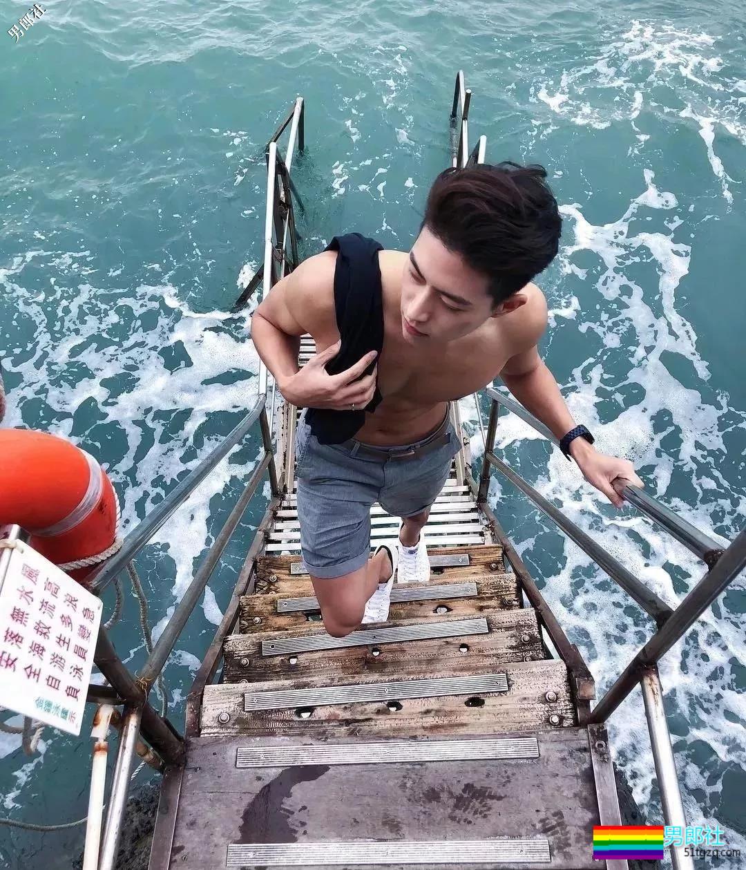 天菜男模浴照勾人，被摄影师疯狂邀约 - 51虹马