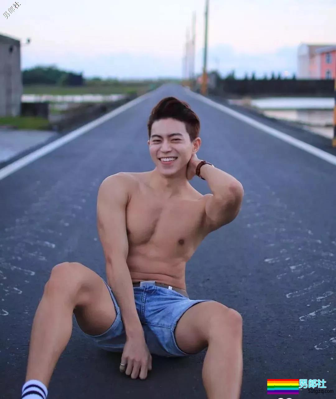 天菜男模浴照勾人，被摄影师疯狂邀约 - 51虹马