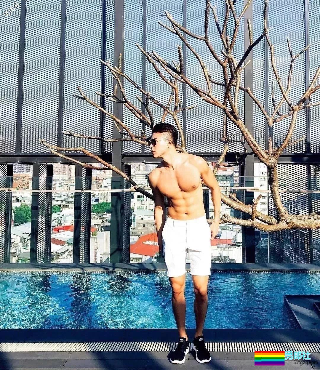 天菜男模浴照勾人，被摄影师疯狂邀约 - 51虹马