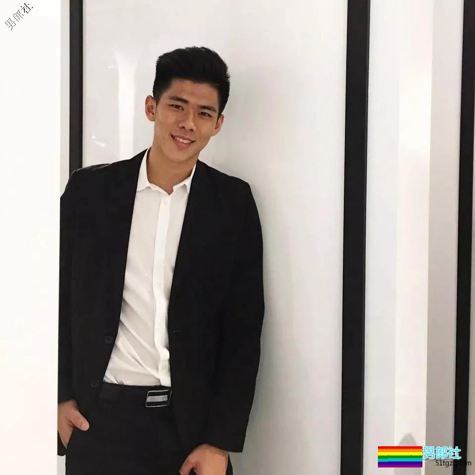 六块腹肌水球体育生帅哥，Man味十足还拍过泳池广告！ - 51虹马