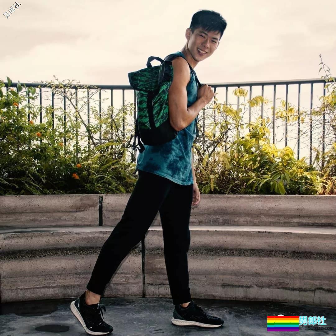 六块腹肌水球体育生帅哥，Man味十足还拍过泳池广告！ - 51虹马