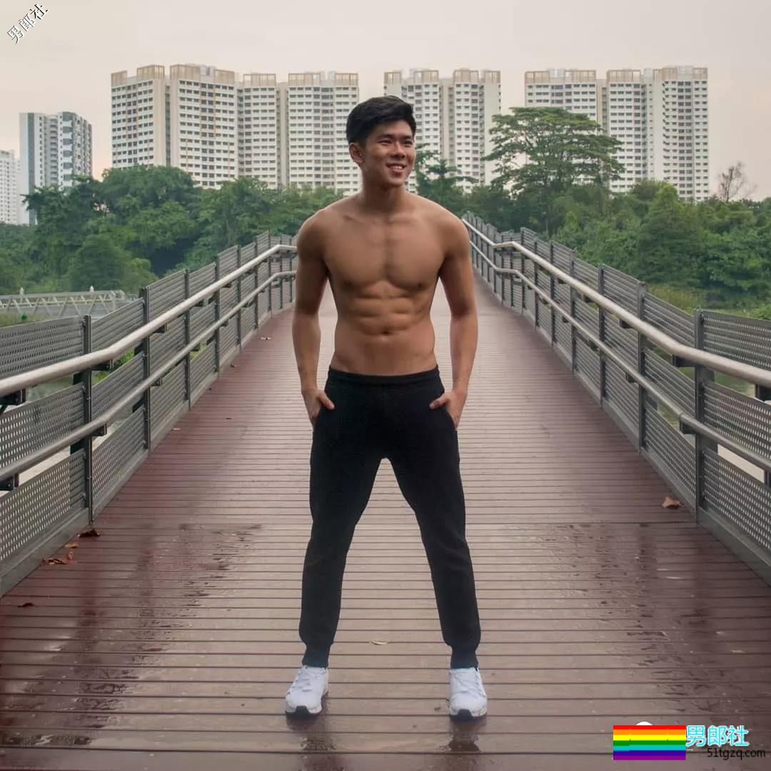 六块腹肌水球体育生帅哥，Man味十足还拍过泳池广告！ - 51虹马