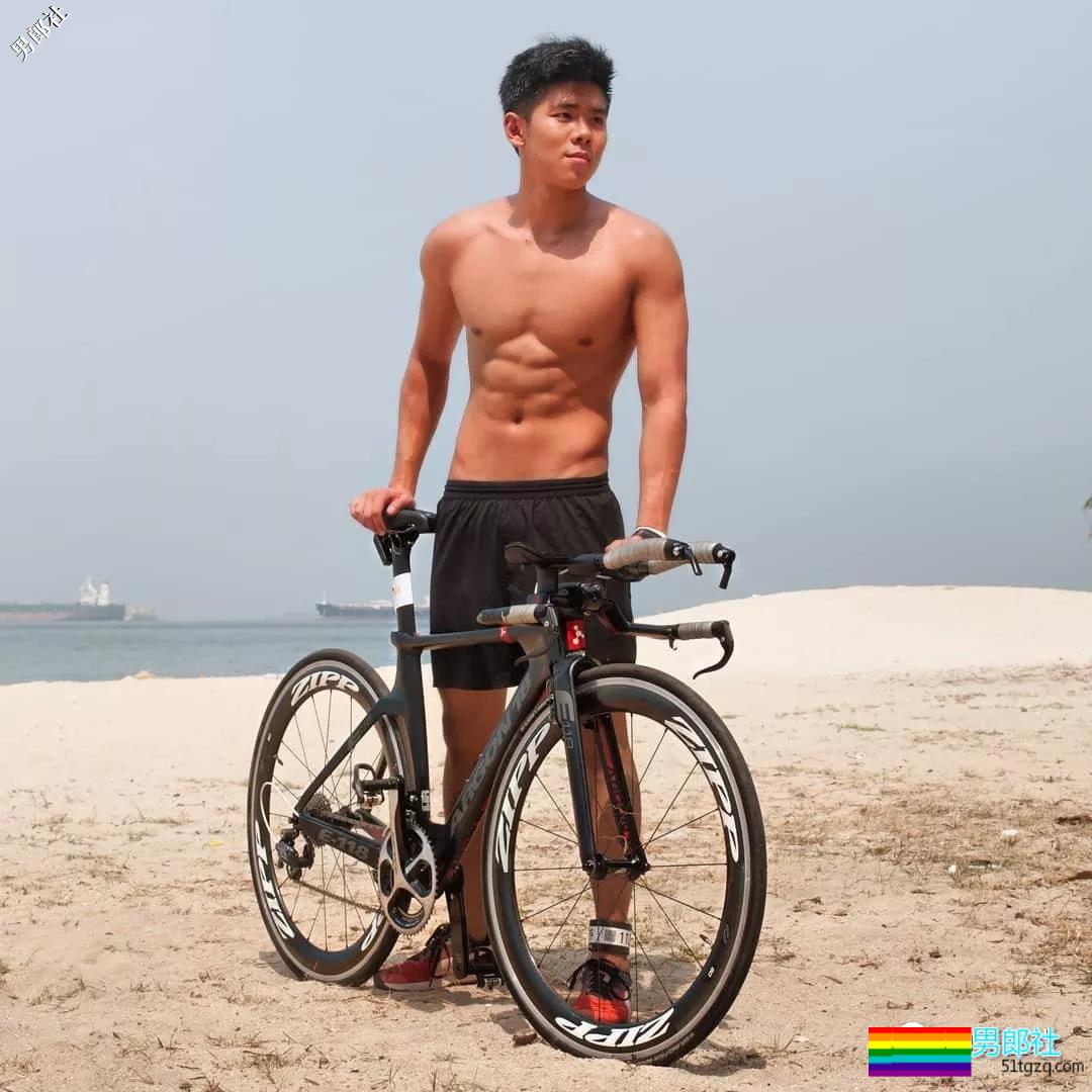 六块腹肌水球体育生帅哥，Man味十足还拍过泳池广告！ - 51虹马