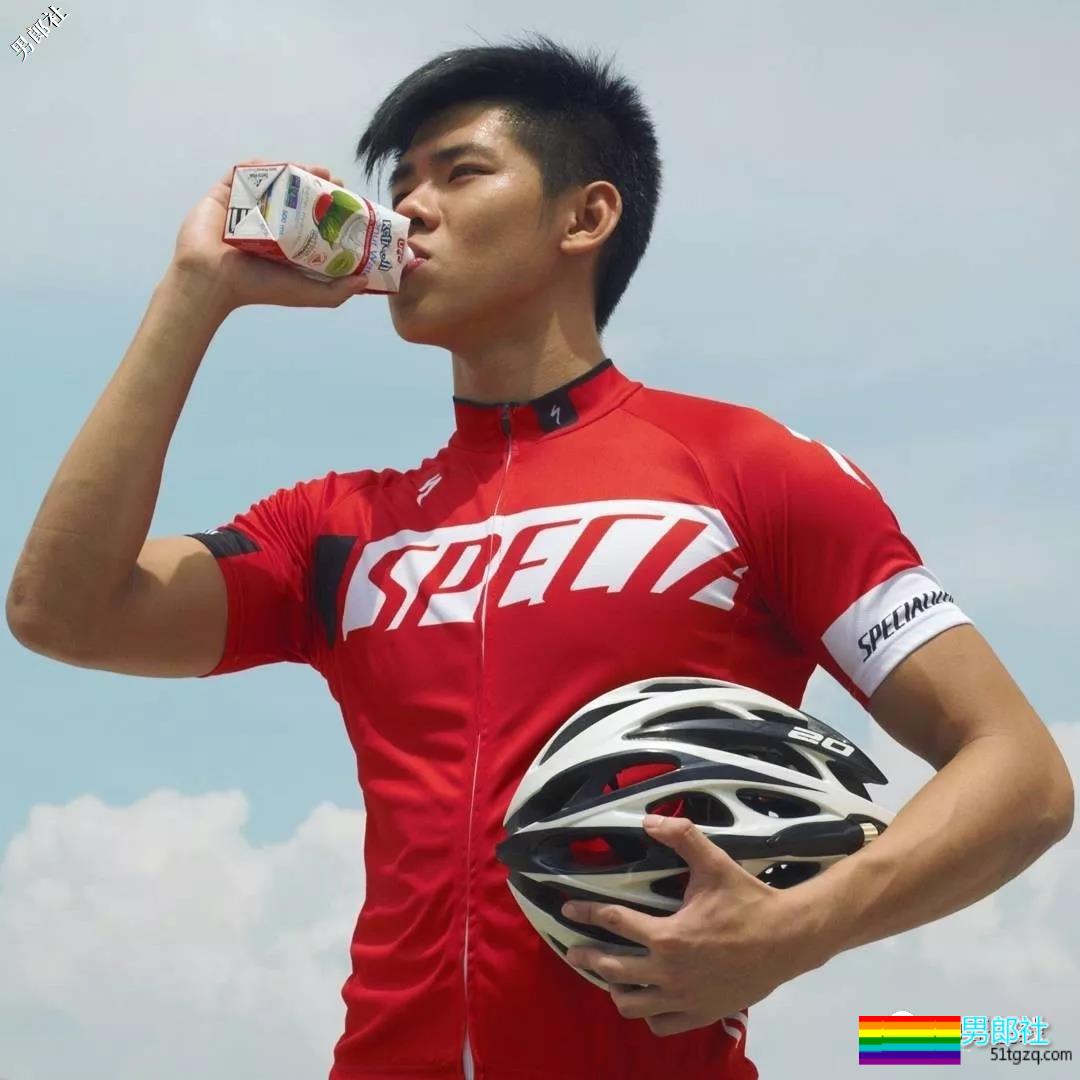 六块腹肌水球体育生帅哥，Man味十足还拍过泳池广告！ - 51虹马