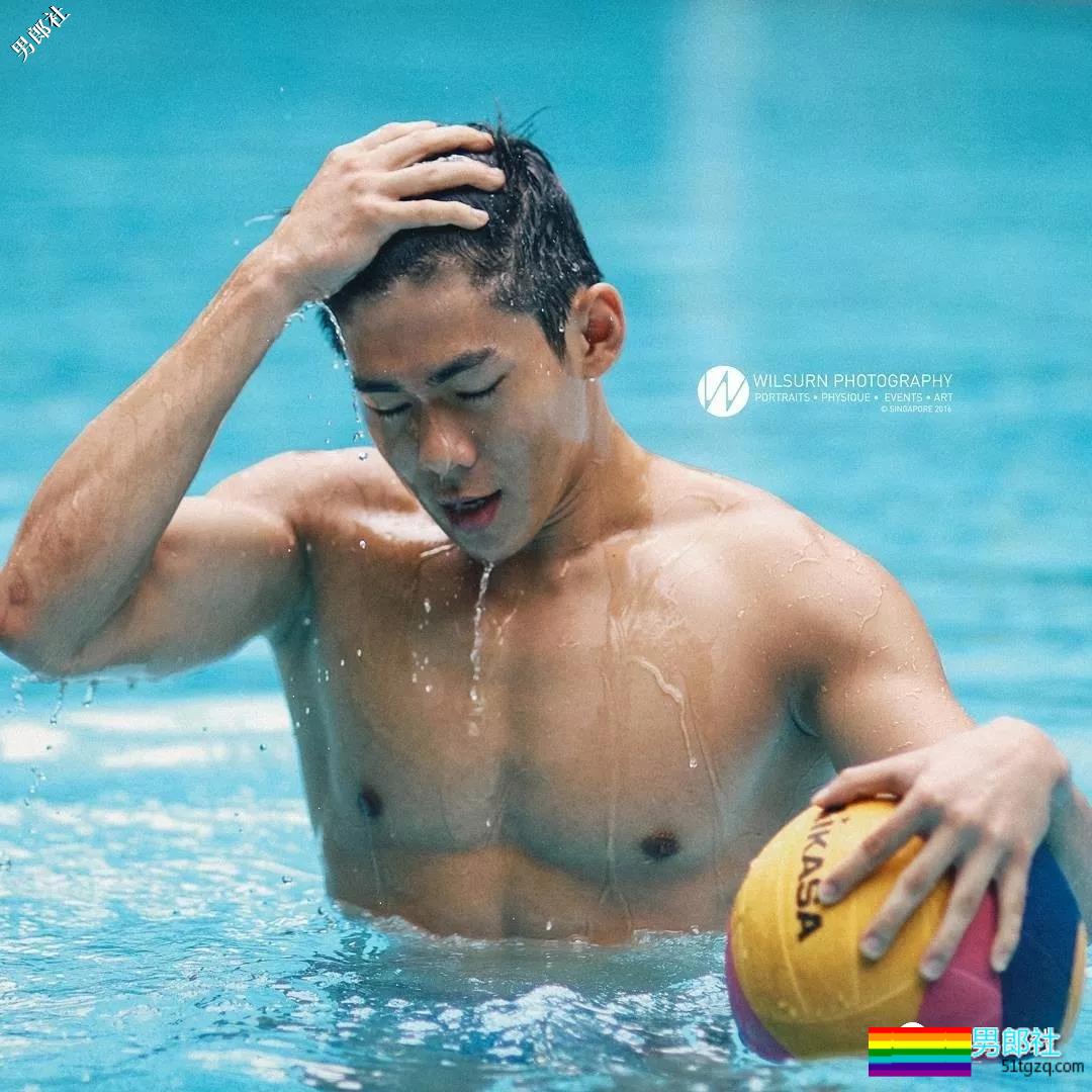 六块腹肌水球体育生帅哥，Man味十足还拍过泳池广告！ - 51虹马