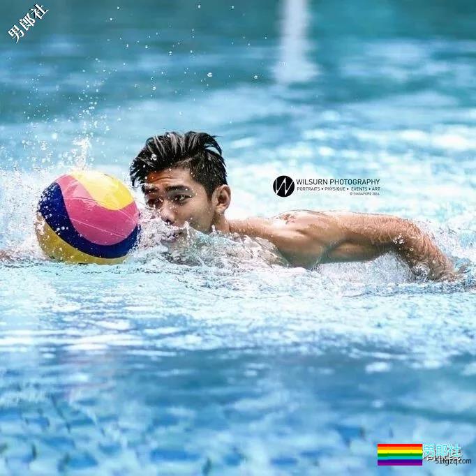 六块腹肌水球体育生帅哥，Man味十足还拍过泳池广告！ - 51虹马
